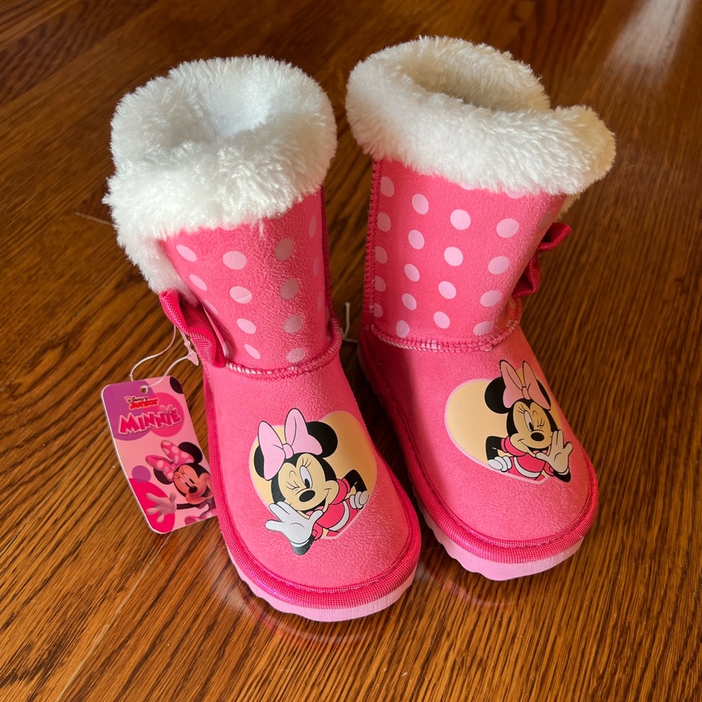 NWT Disney Minnie Mouse Lightweight Faux Fur Boots